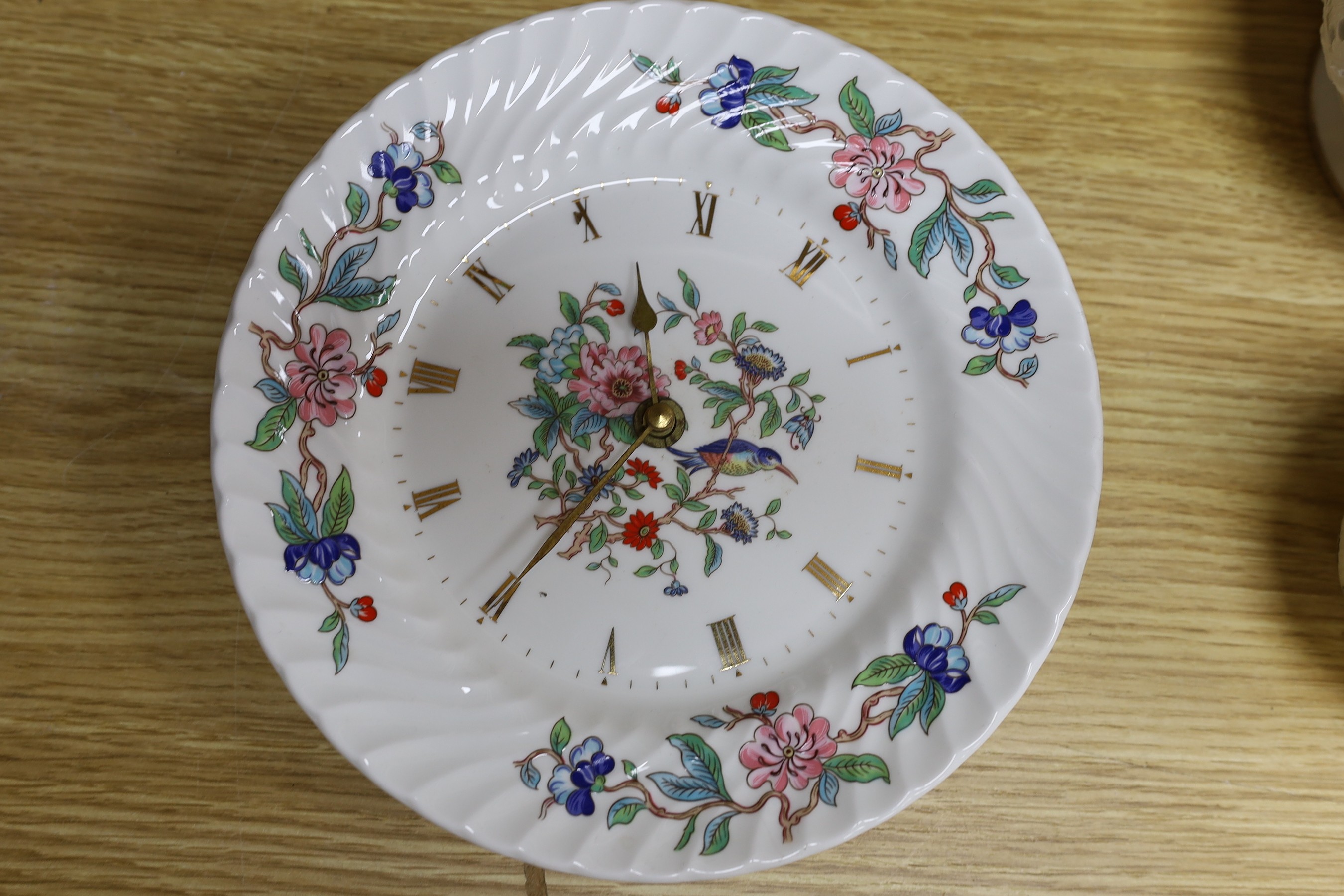 A large Aynsley ‘Pembroke’ dinner service